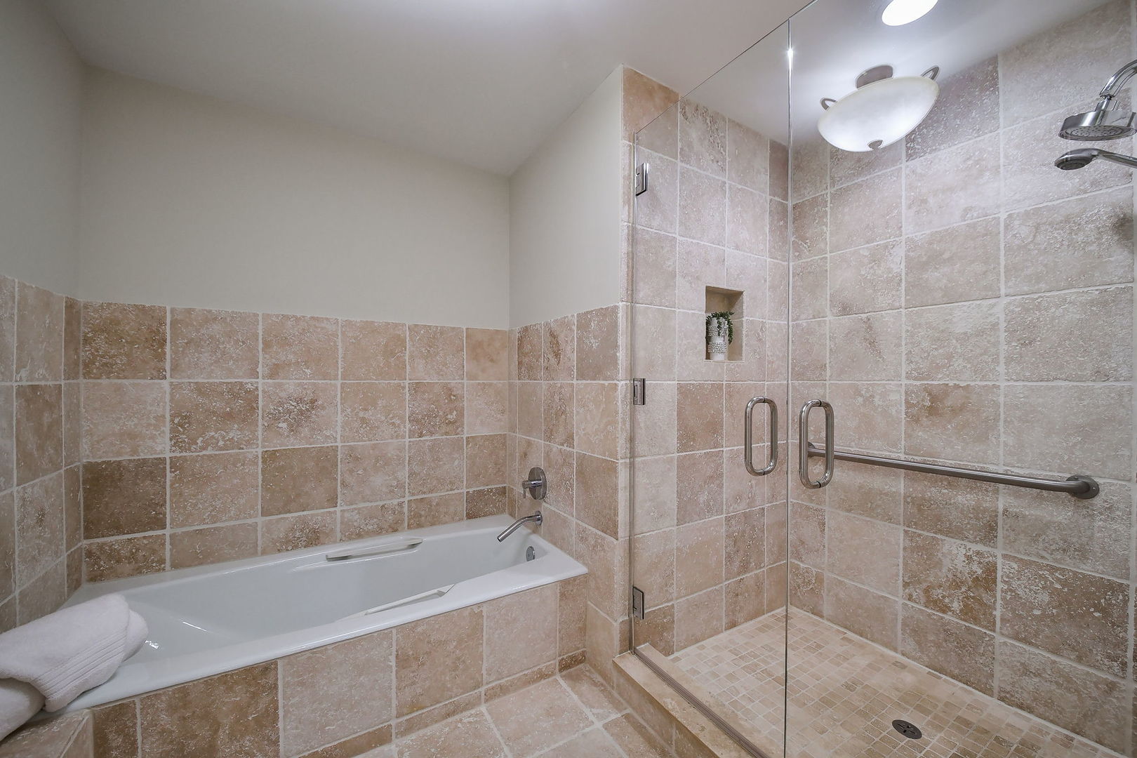 5 Oak Brook Club Drive #N305, Oak Brook, IL 60523