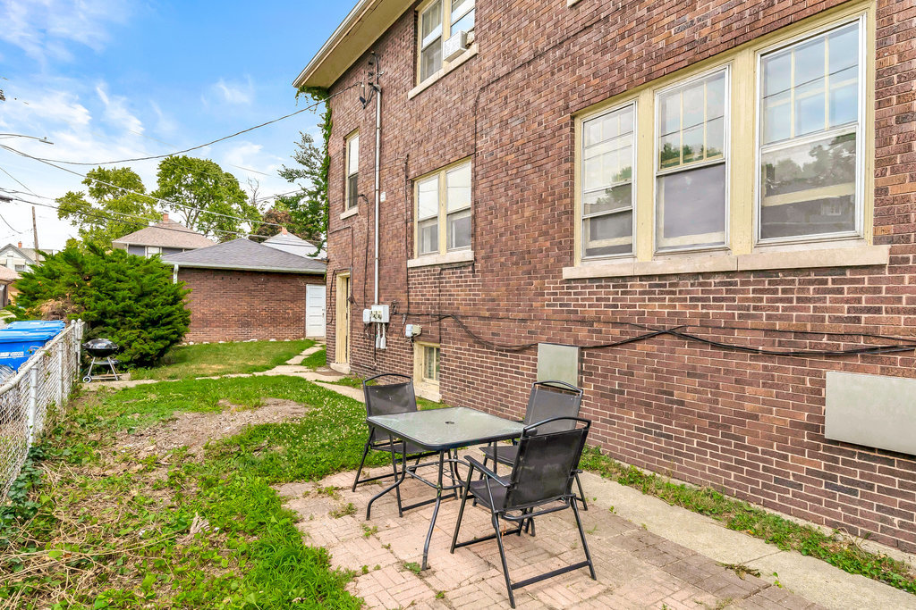 2442 Birdsall Street, Blue Island, IL 60406