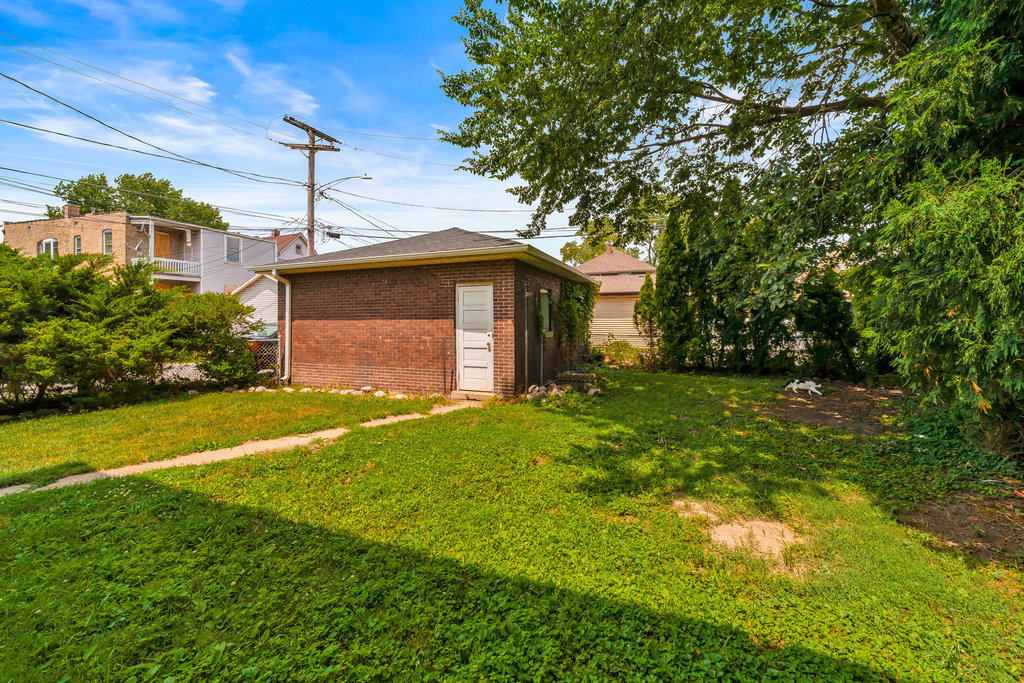 2442 Birdsall Street, Blue Island, IL 60406