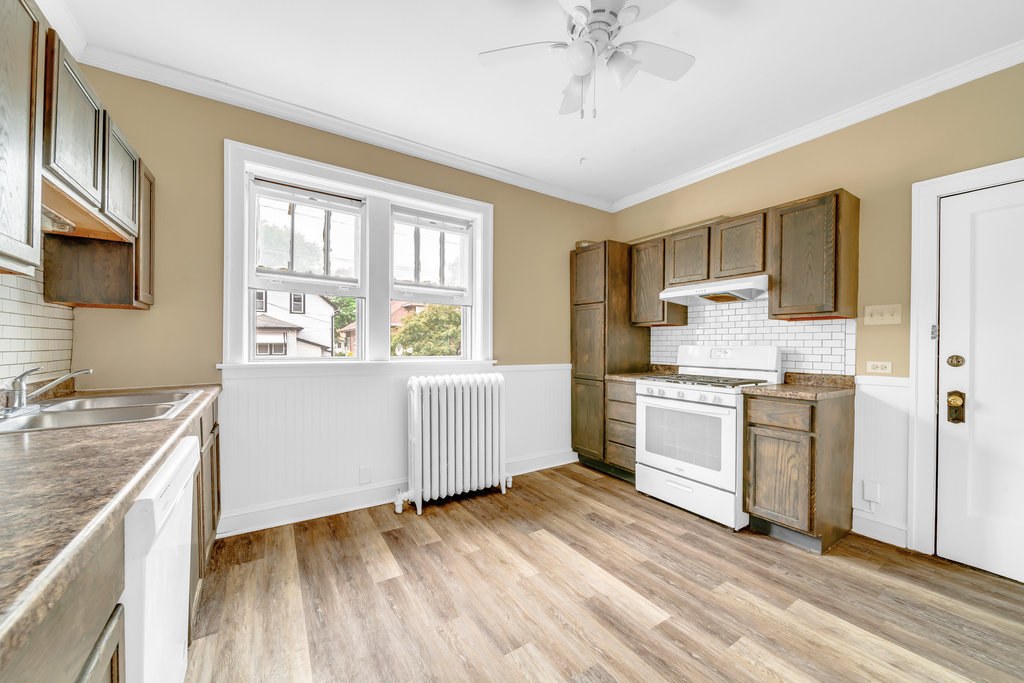 2442 Birdsall Street, Blue Island, IL 60406