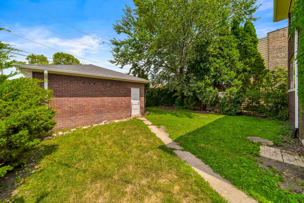 2442 Birdsall Street, Blue Island, IL 60406