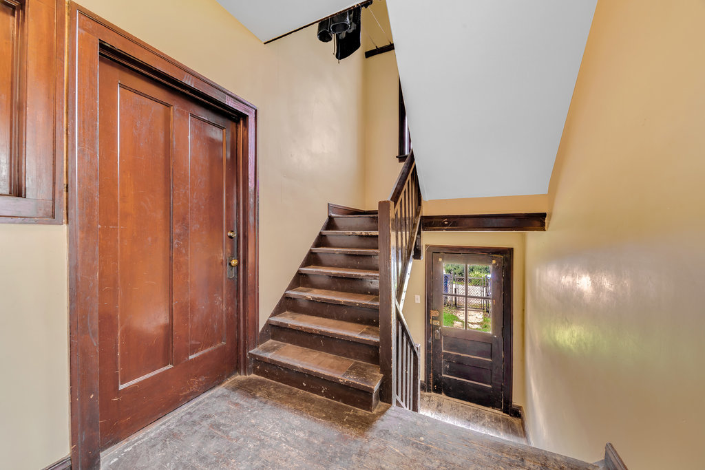 2442 Birdsall Street, Blue Island, IL 60406