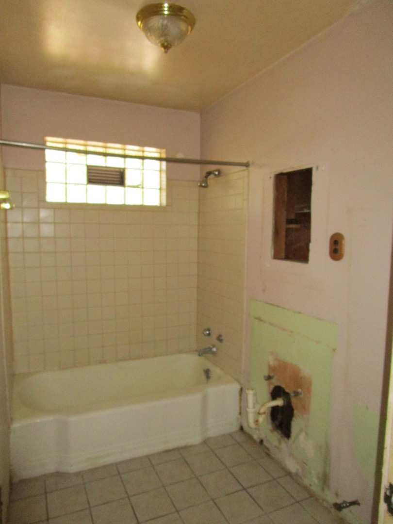 126 N 3rd Avenue, Villa Park, IL 60181