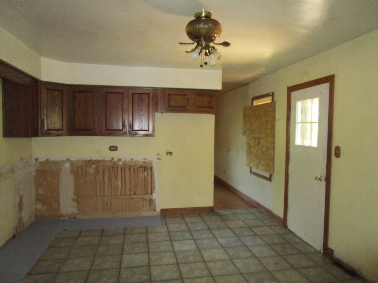 126 N 3rd Avenue, Villa Park, IL 60181