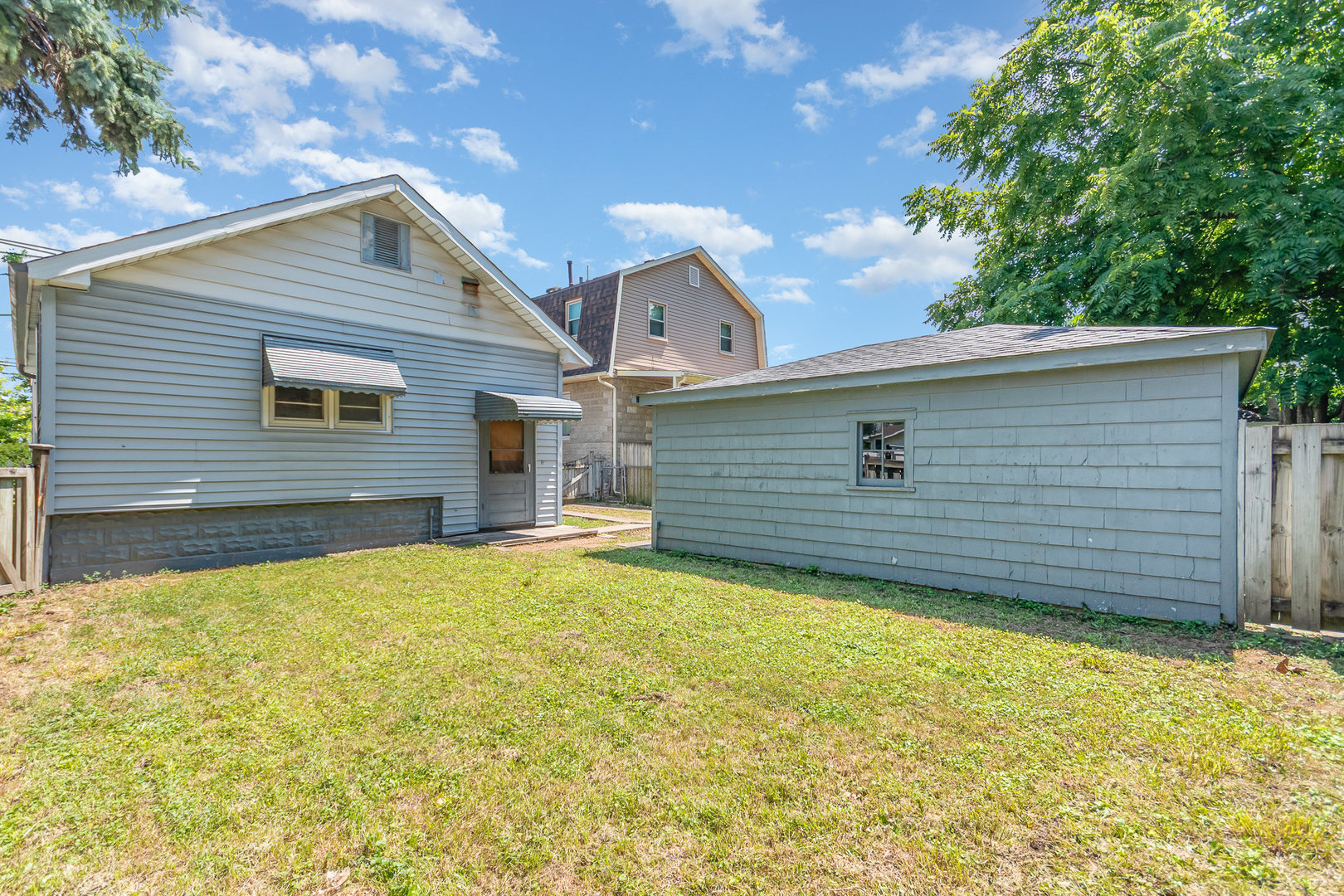 1314 S Cora Street, Des Plaines, IL 60018