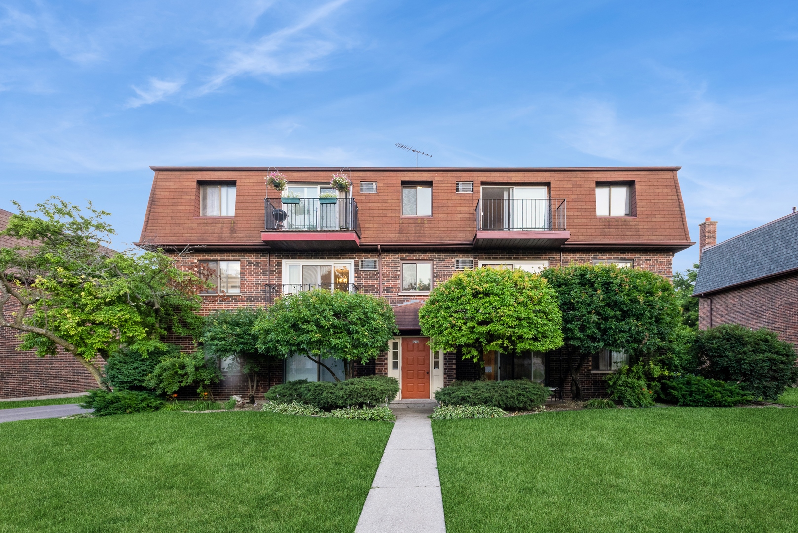 1212 Whispering Hills Court #2B, Naperville, IL 60540