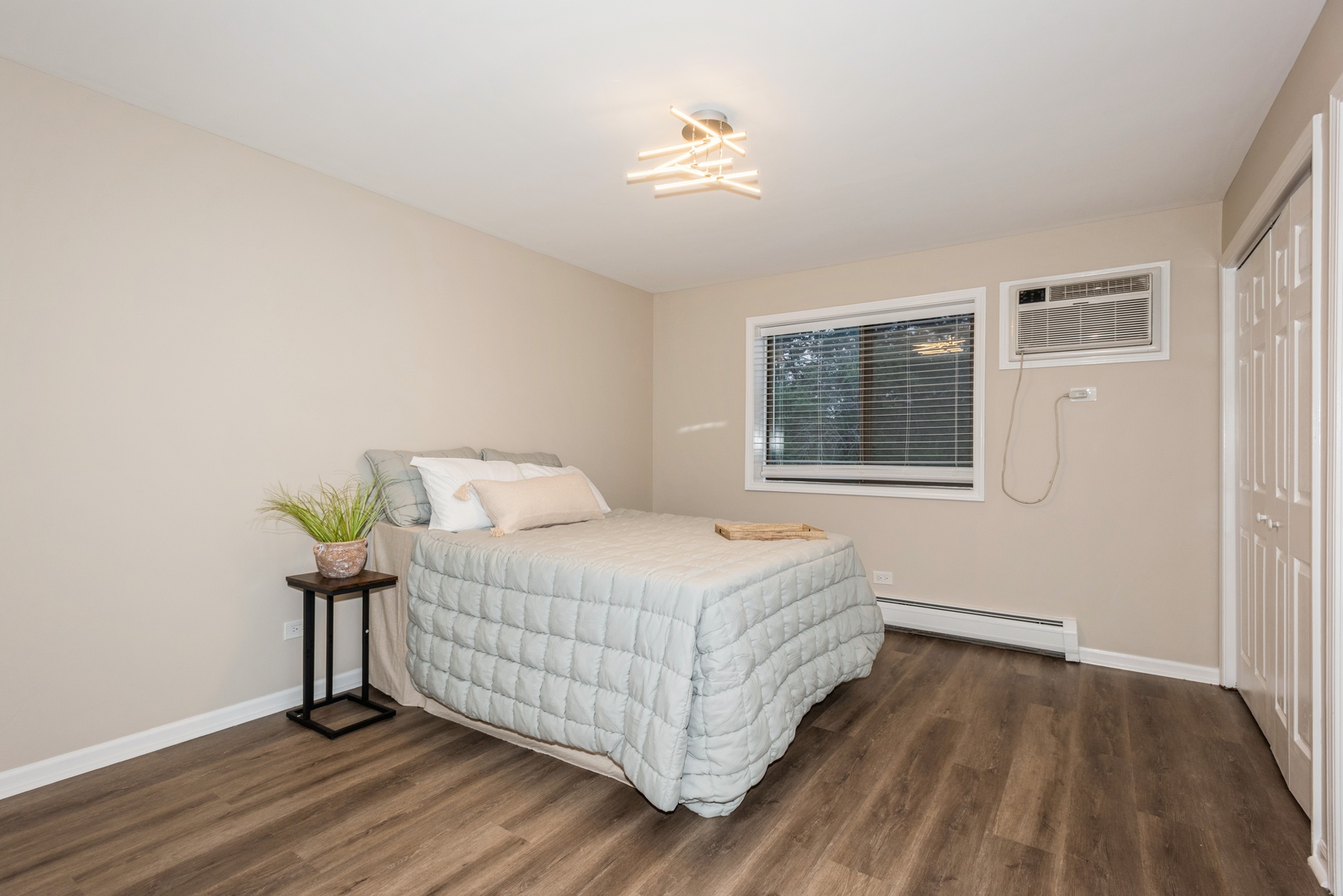 1212 Whispering Hills Court #2B, Naperville, IL 60540