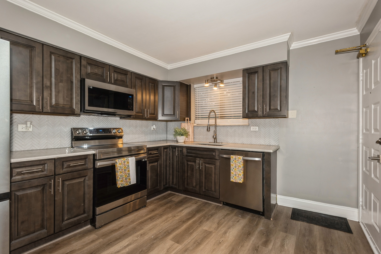 1212 Whispering Hills Court #2B, Naperville, IL 60540