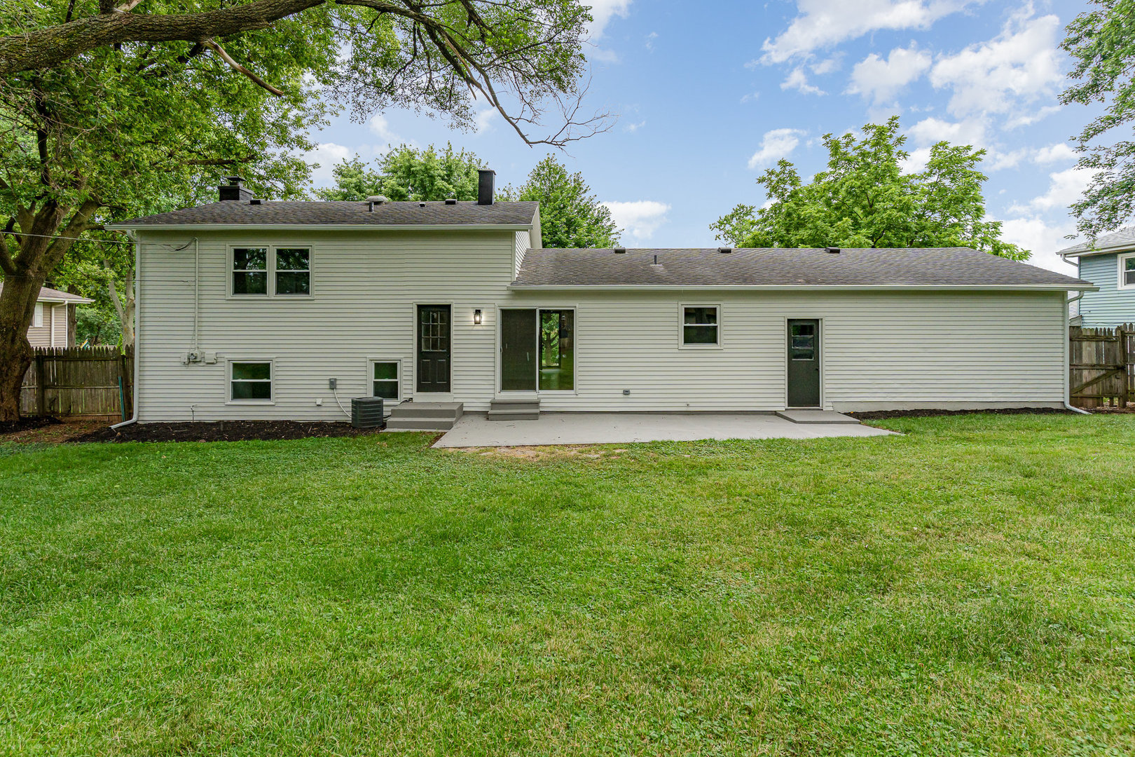 6067 Chase Avenue, Downers Grove, IL 60516
