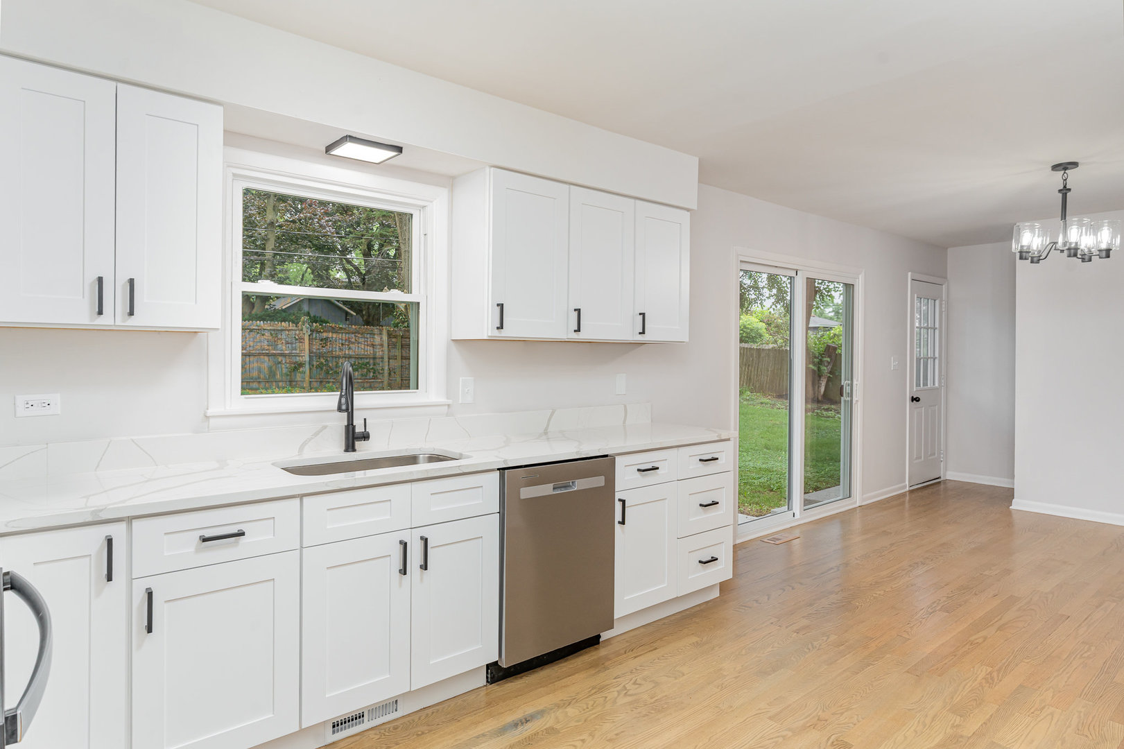 6067 Chase Avenue, Downers Grove, IL 60516