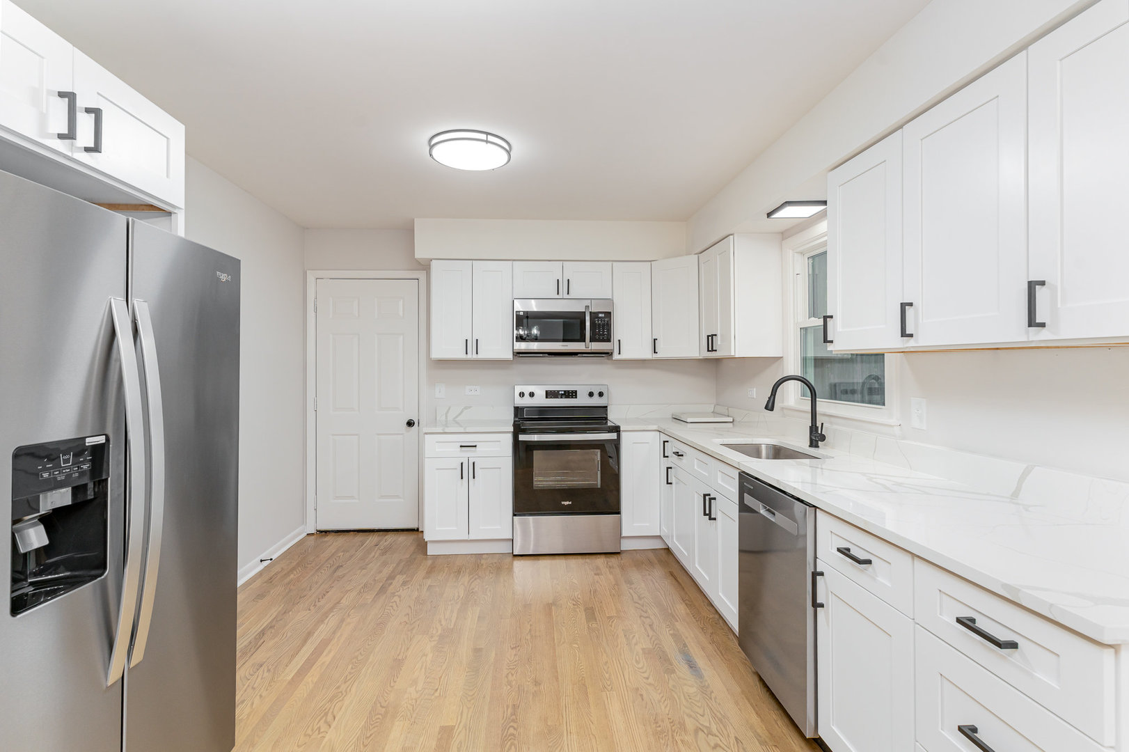 6067 Chase Avenue, Downers Grove, IL 60516