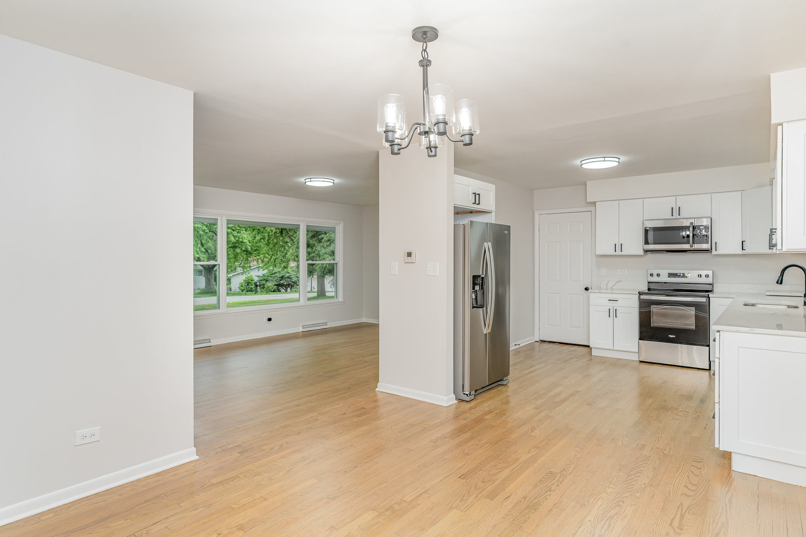6067 Chase Avenue, Downers Grove, IL 60516