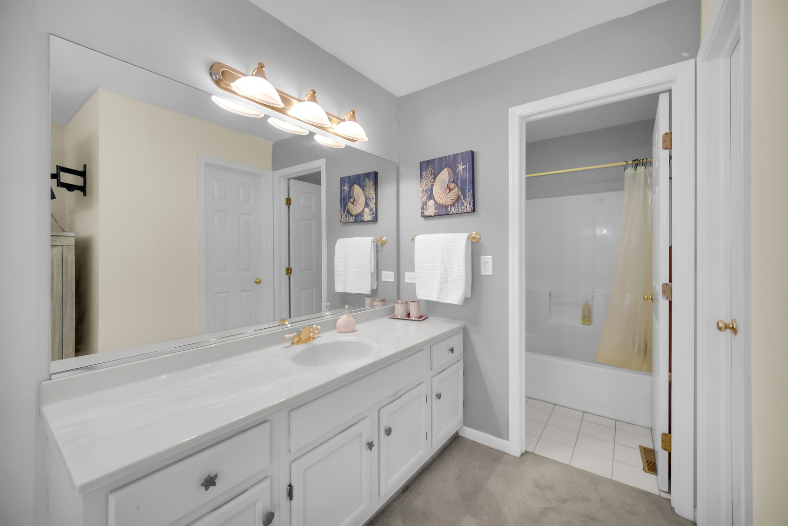 640 Hillview Court #640, West Chicago, IL 60185