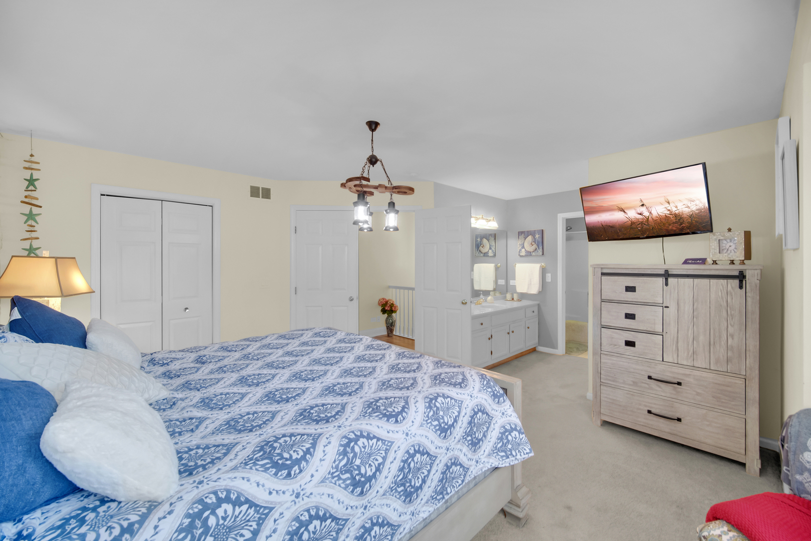 640 Hillview Court #640, West Chicago, IL 60185