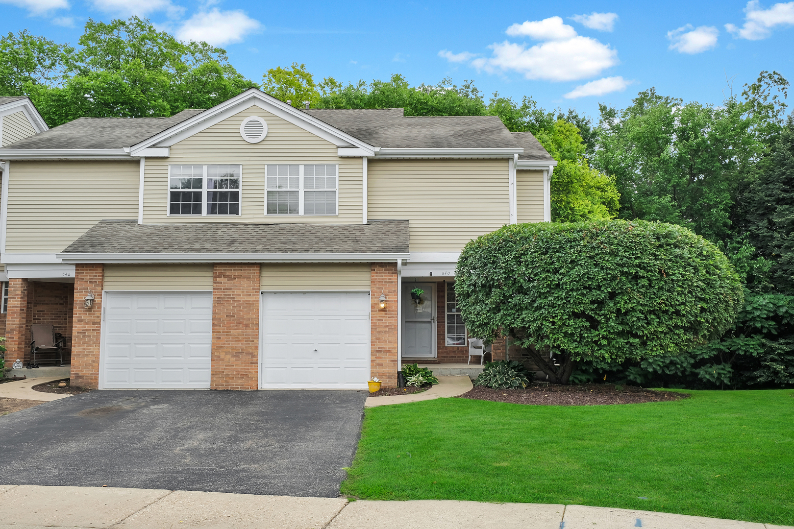 640 Hillview Court #640, West Chicago, IL 60185