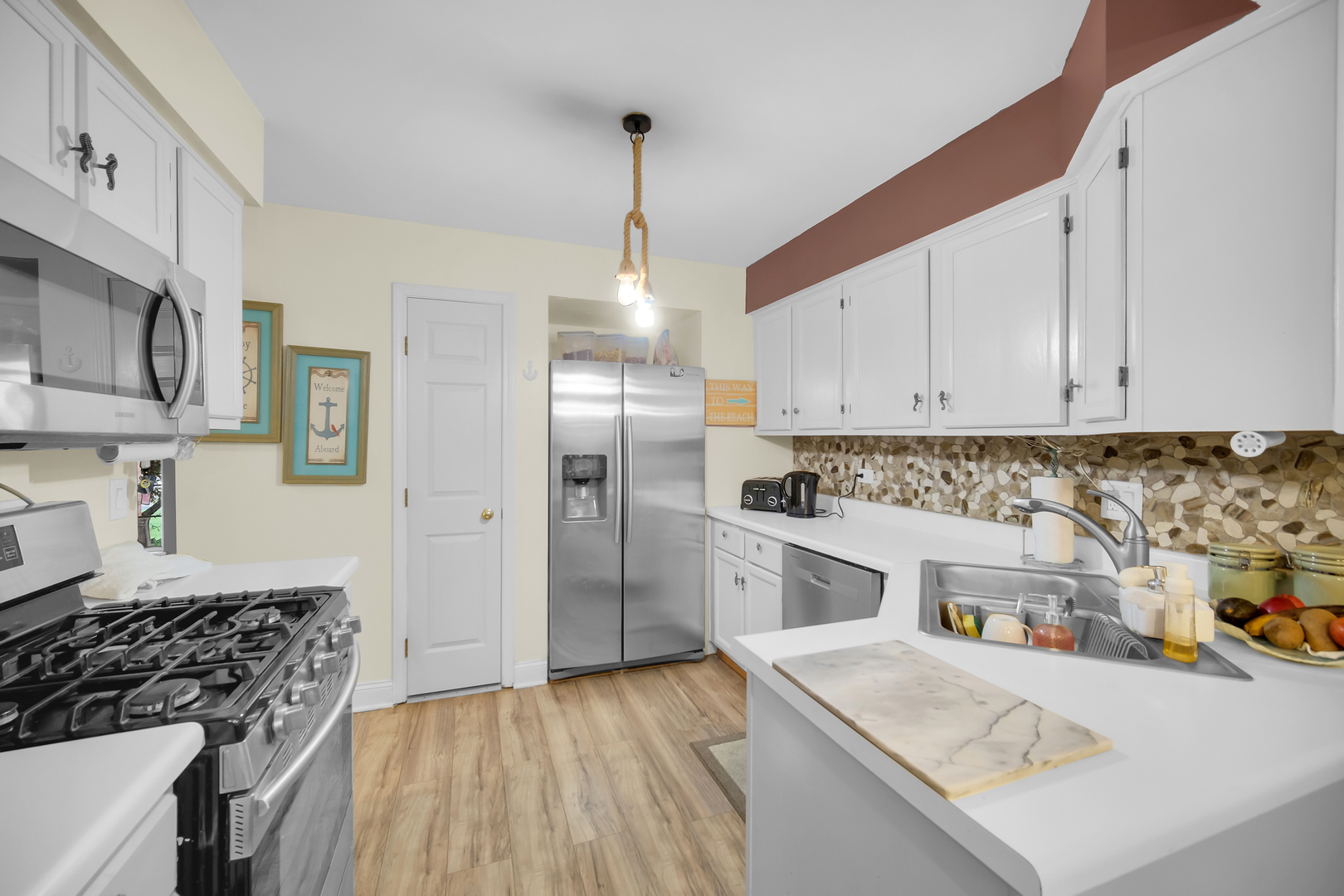 640 Hillview Court #640, West Chicago, IL 60185