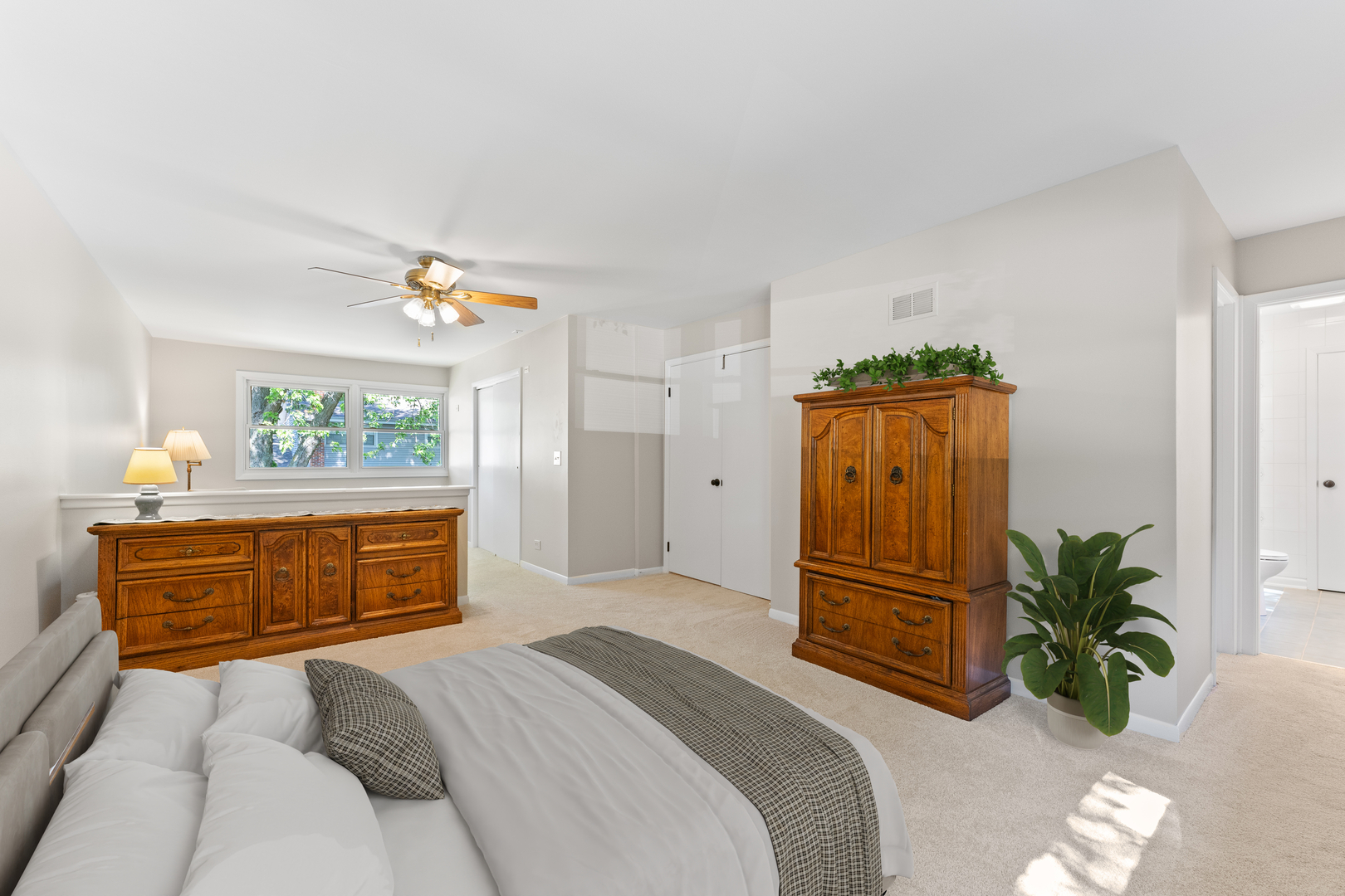 6S184 Lakewood Drive, Naperville, IL 60540