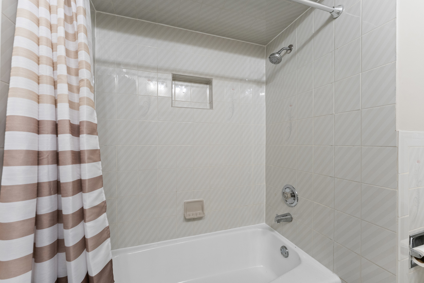 6S184 Lakewood Drive, Naperville, IL 60540
