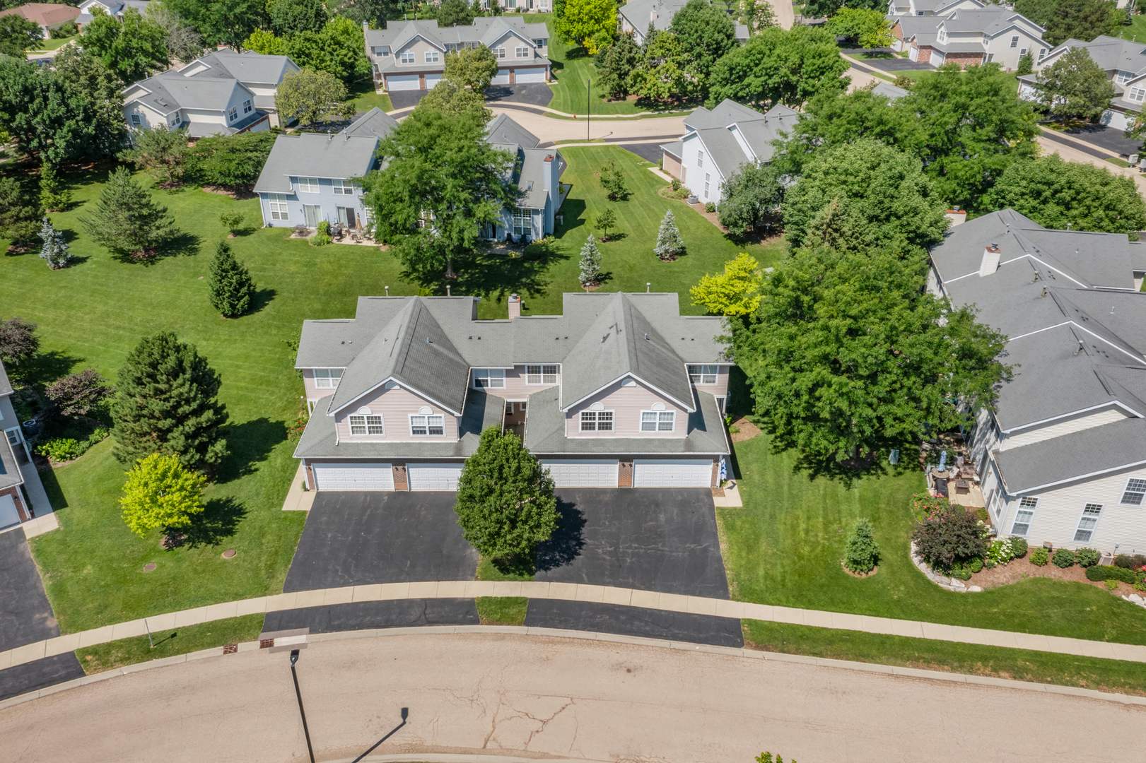 210 Grandview Court, Algonquin, IL 60102