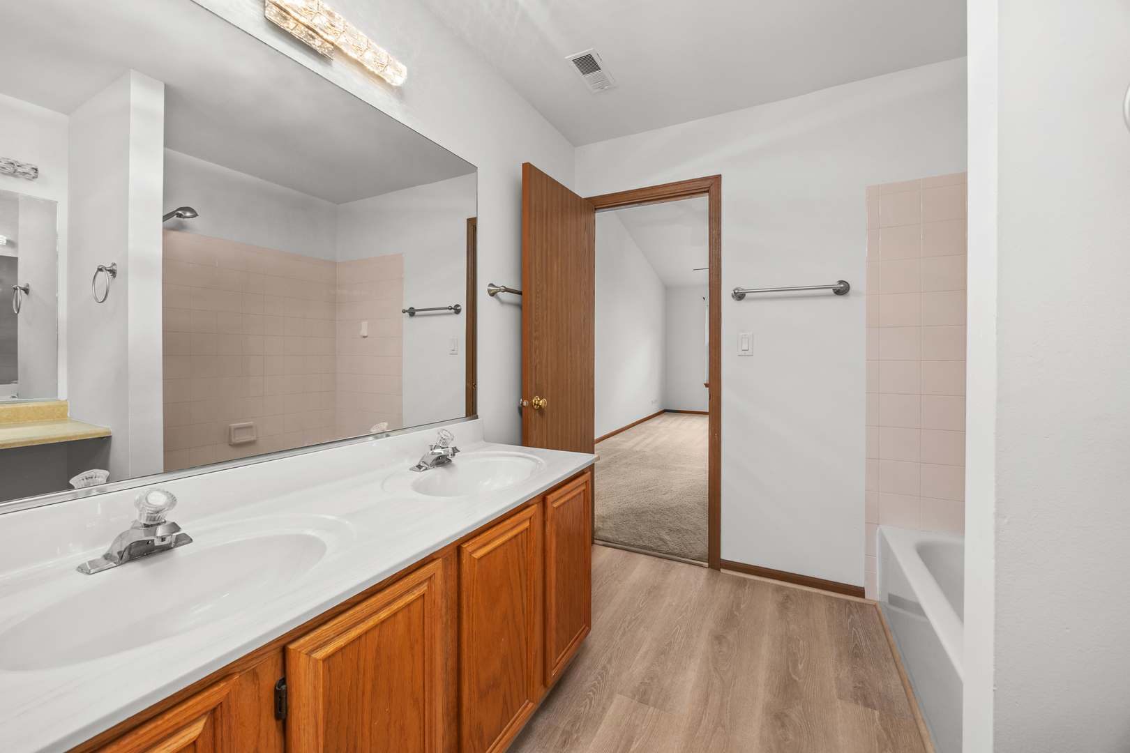 210 Grandview Court, Algonquin, IL 60102