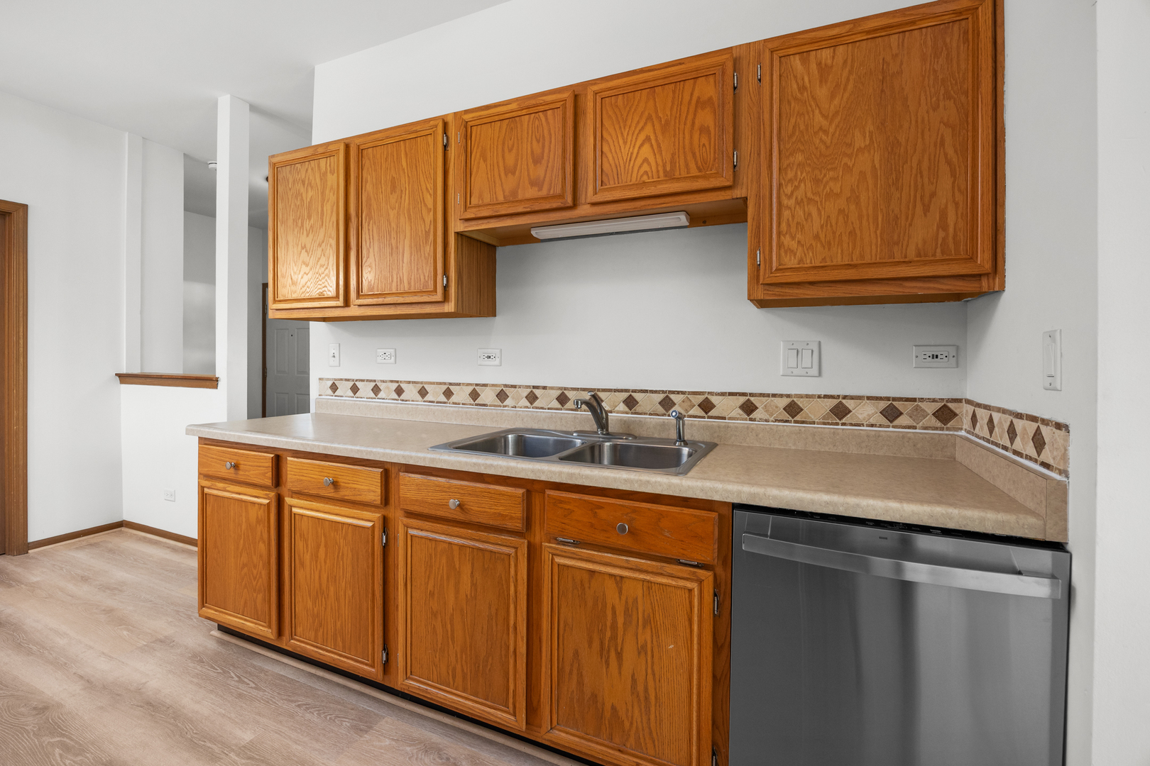 210 Grandview Court, Algonquin, IL 60102