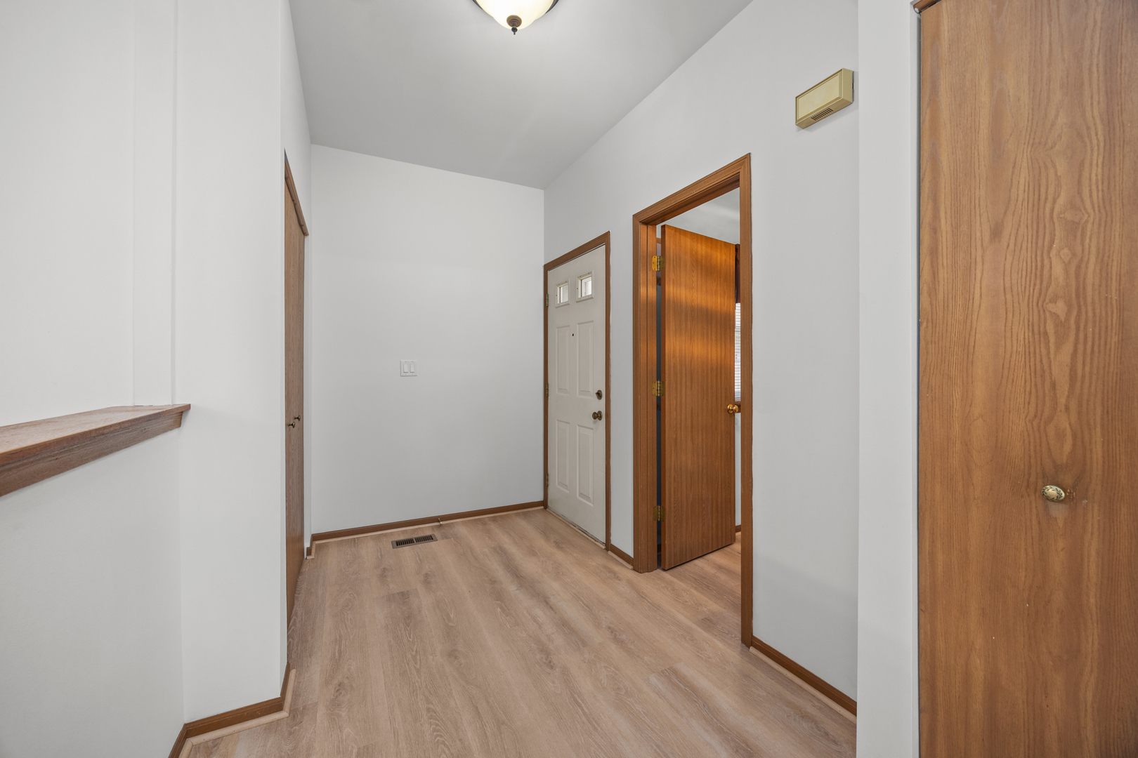 210 Grandview Court, Algonquin, IL 60102