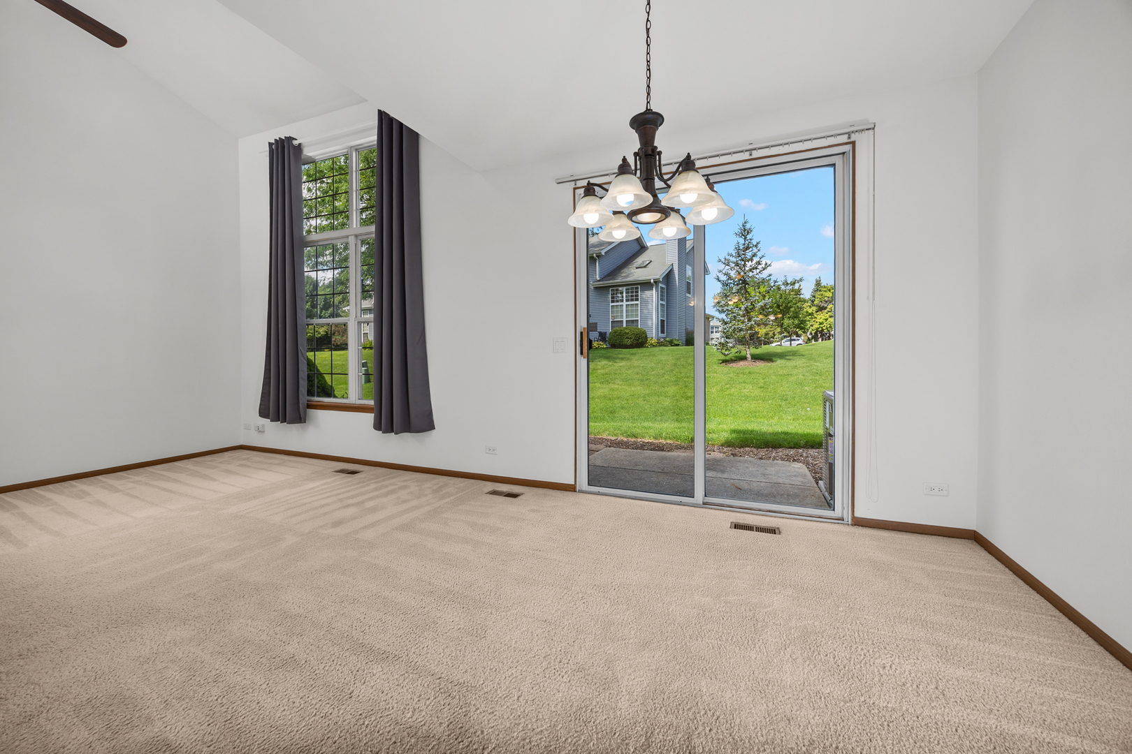 210 Grandview Court, Algonquin, IL 60102