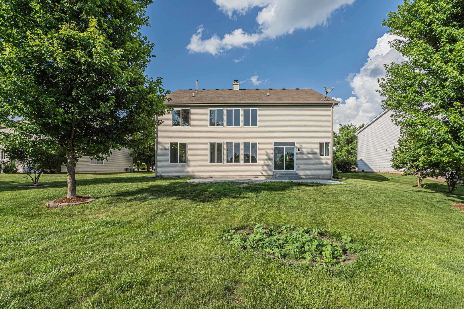 2054 S Jonathan Drive, Round Lake, IL 60073