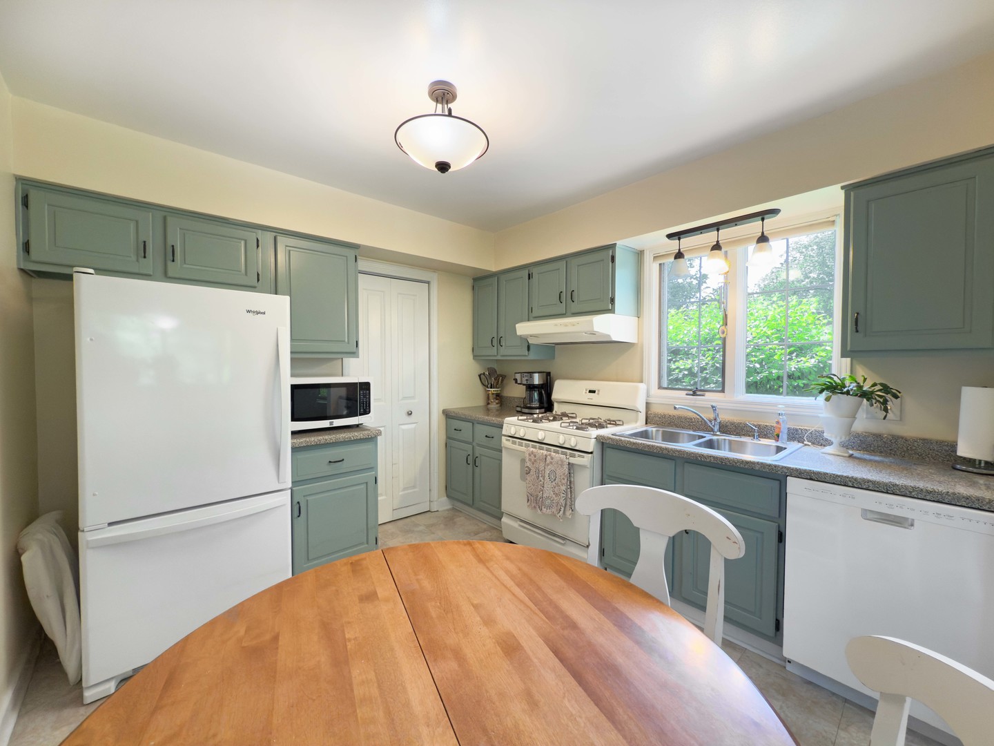 258 Brookside Lane #B, Willowbrook, IL 60527