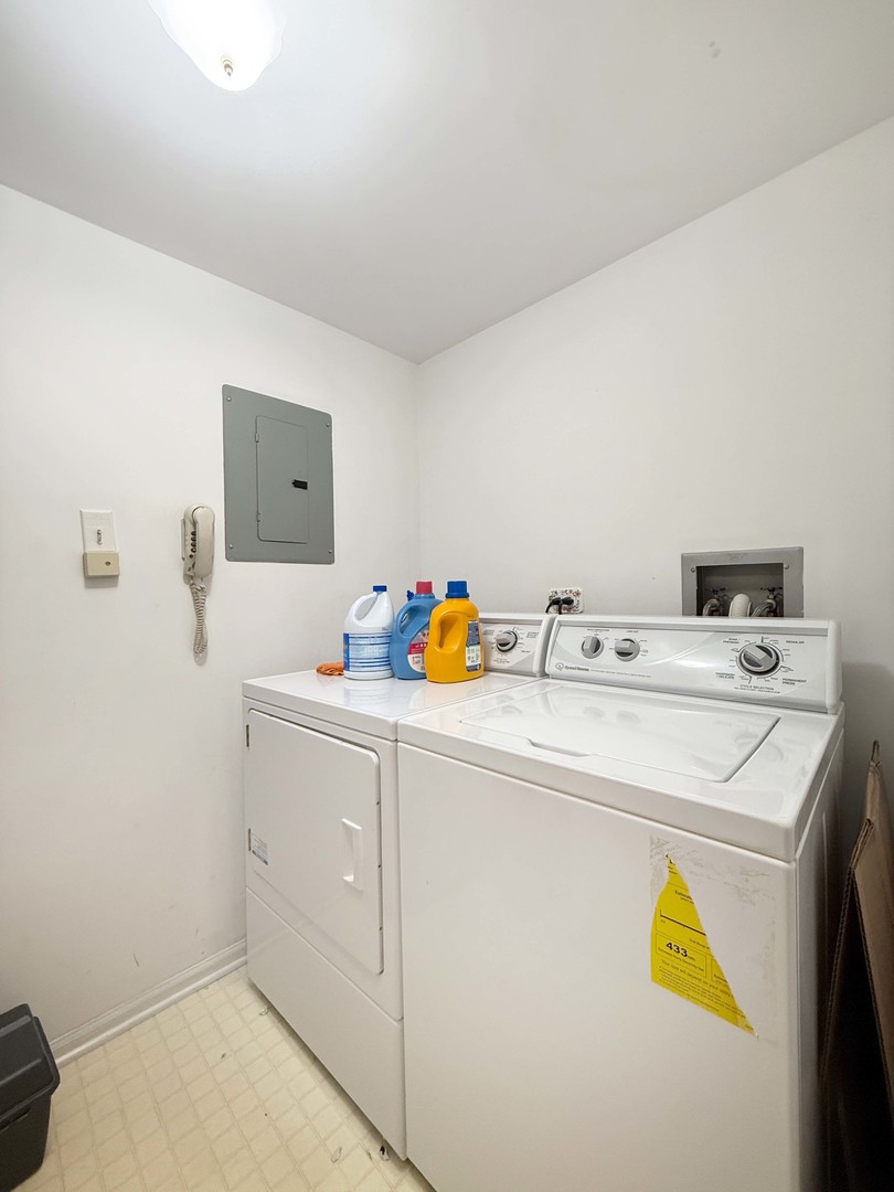 258 Brookside Lane #B, Willowbrook, IL 60527