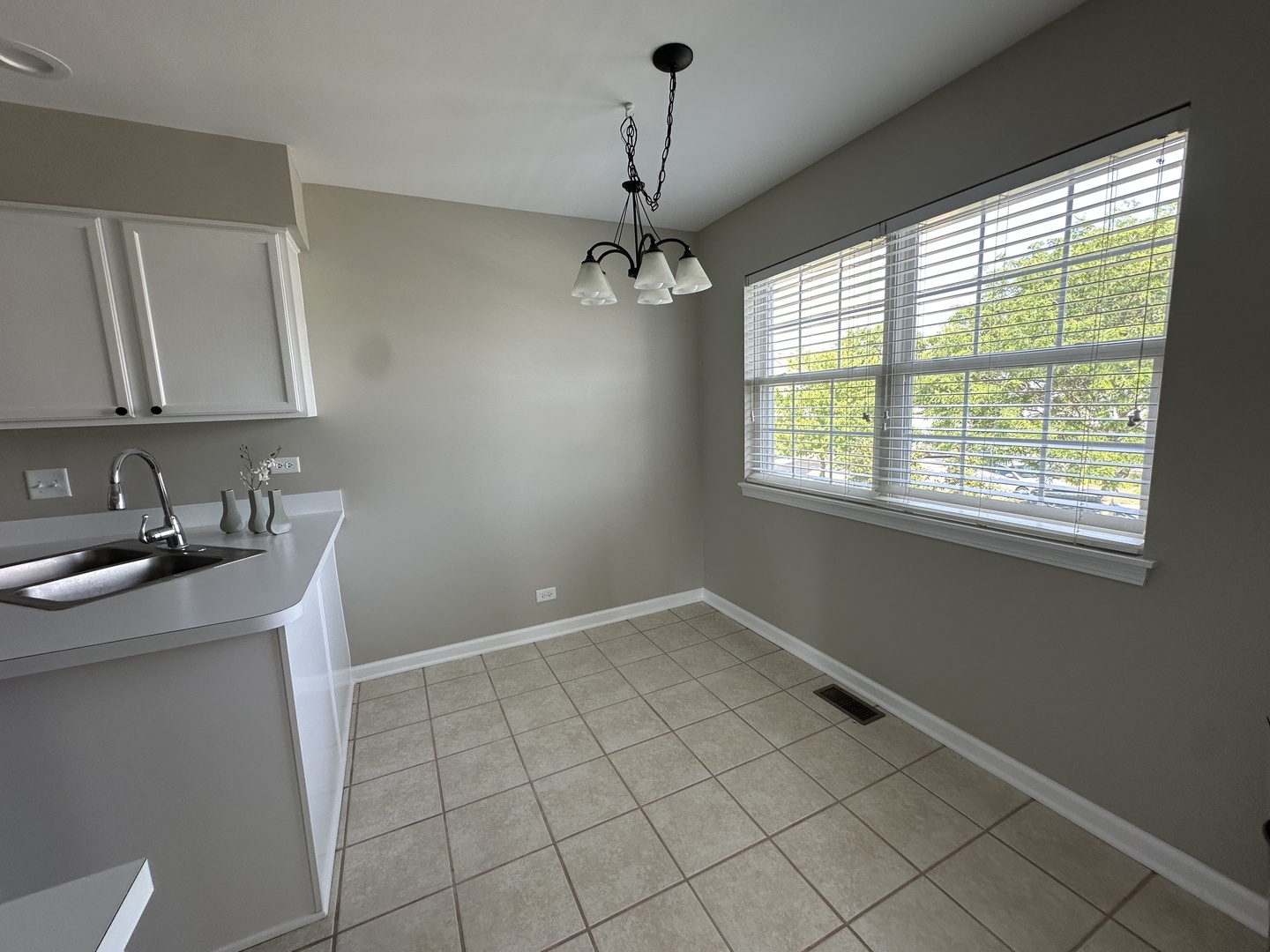 2473 Dickens Drive #2473, Aurora, IL 60503