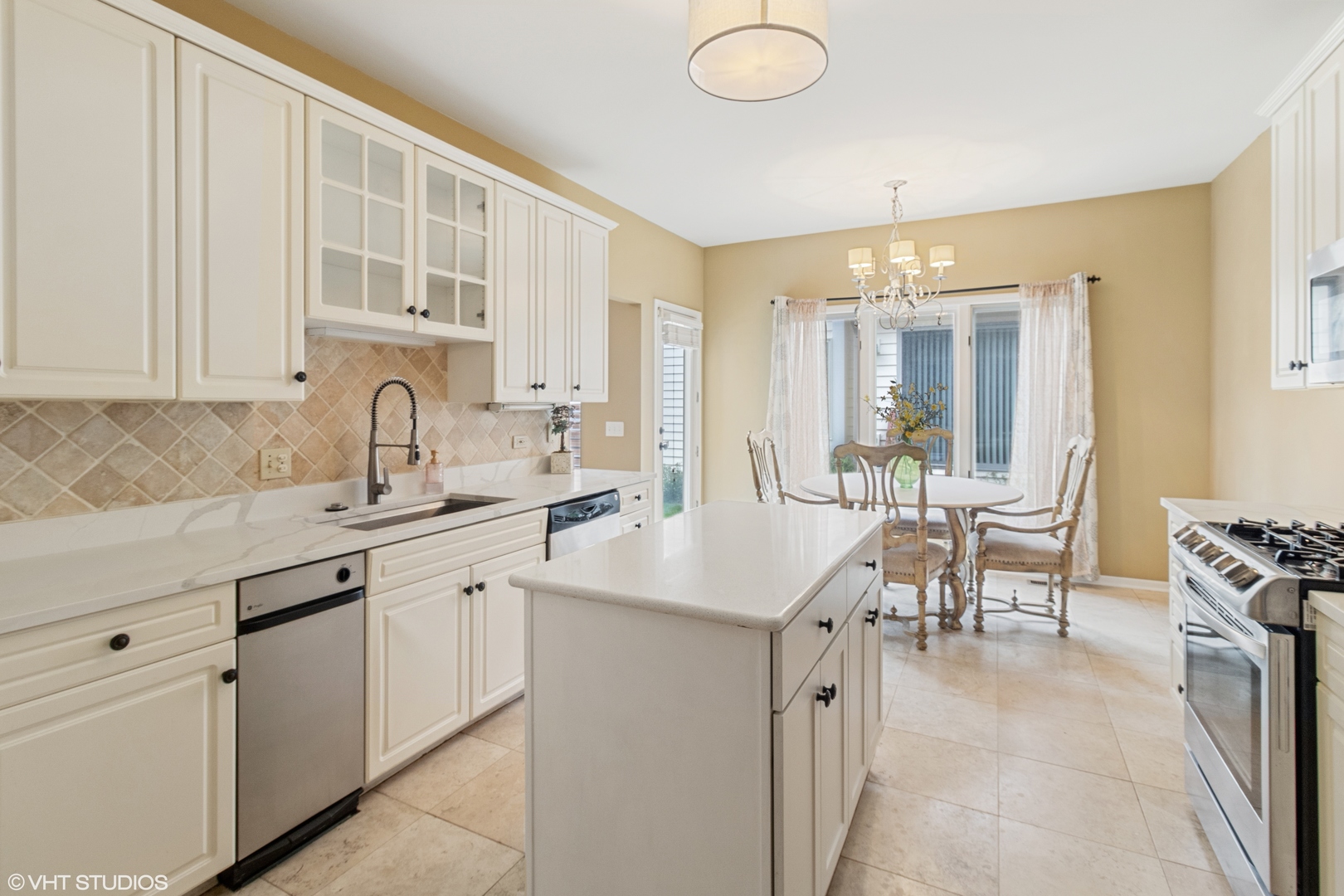 2086 Hallmark Court, Wheaton, IL 60187