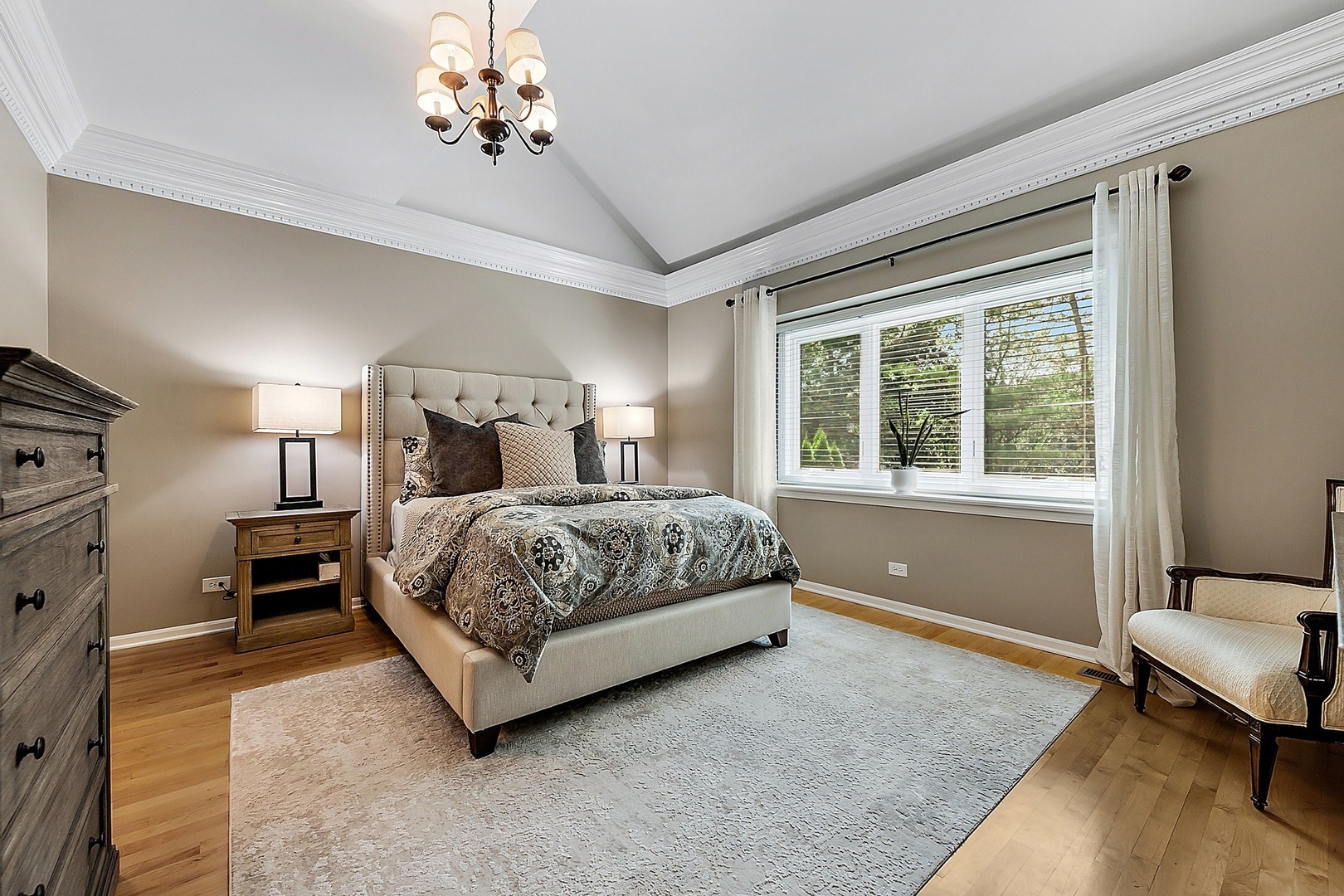 2086 Hallmark Court, Wheaton, IL 60187