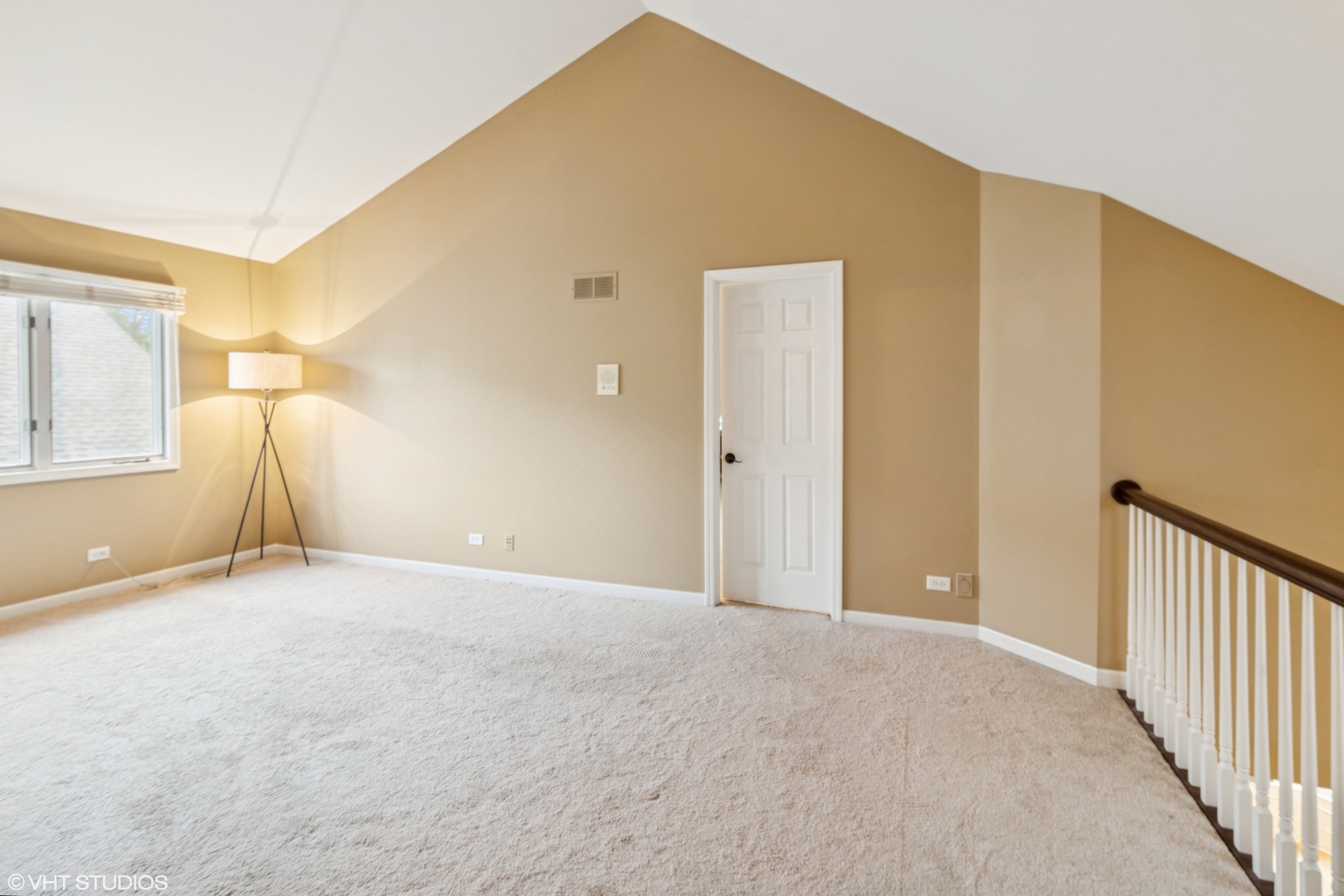 2086 Hallmark Court, Wheaton, IL 60187