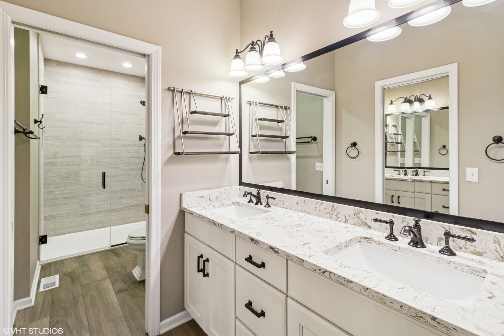 2086 Hallmark Court, Wheaton, IL 60187