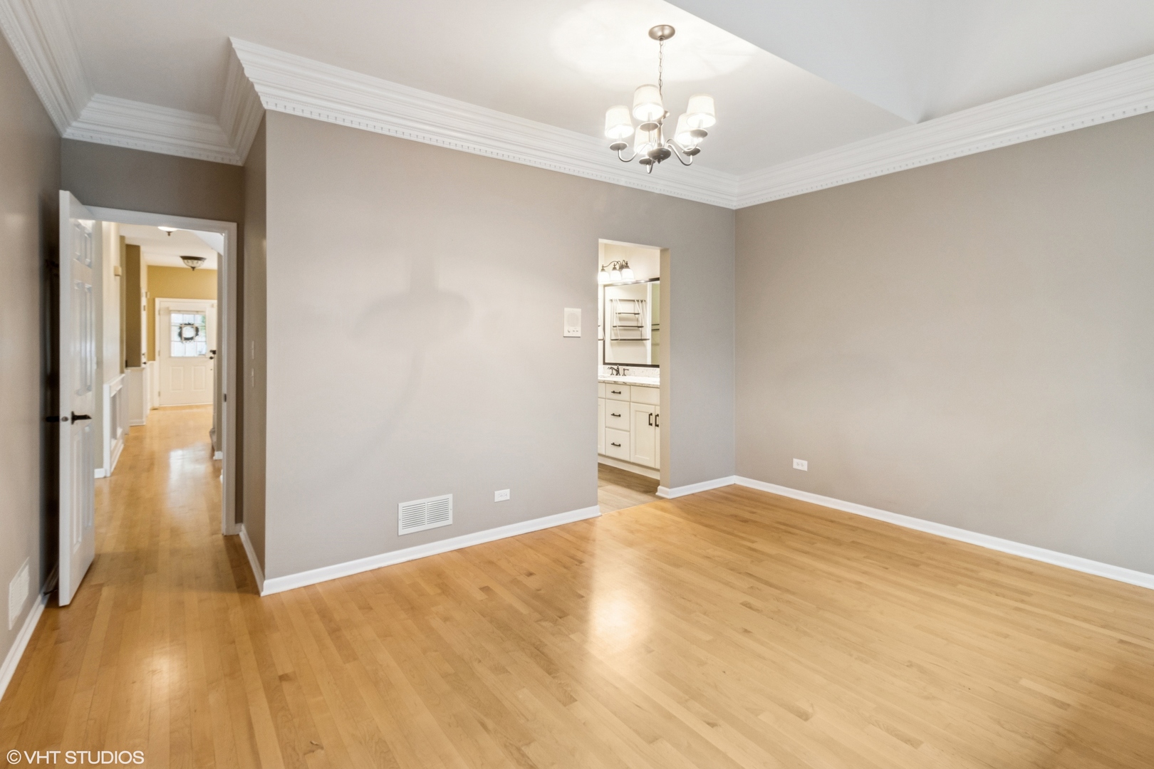 2086 Hallmark Court, Wheaton, IL 60187