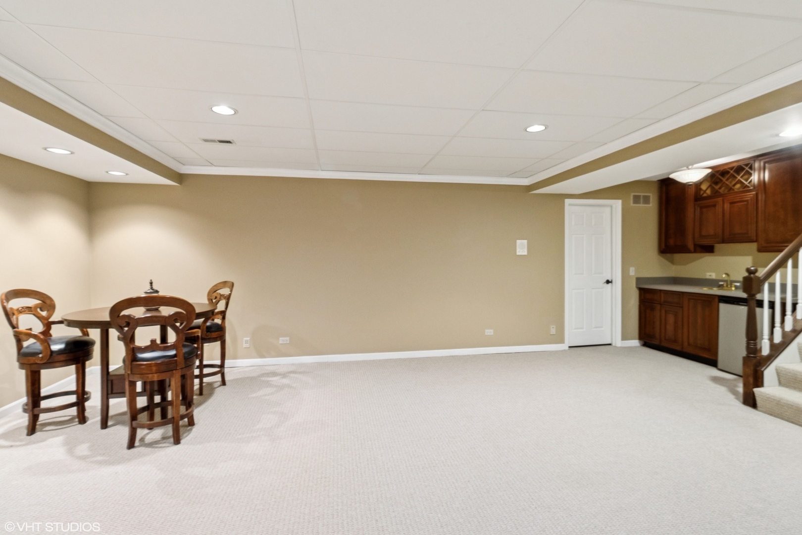 2086 Hallmark Court, Wheaton, IL 60187