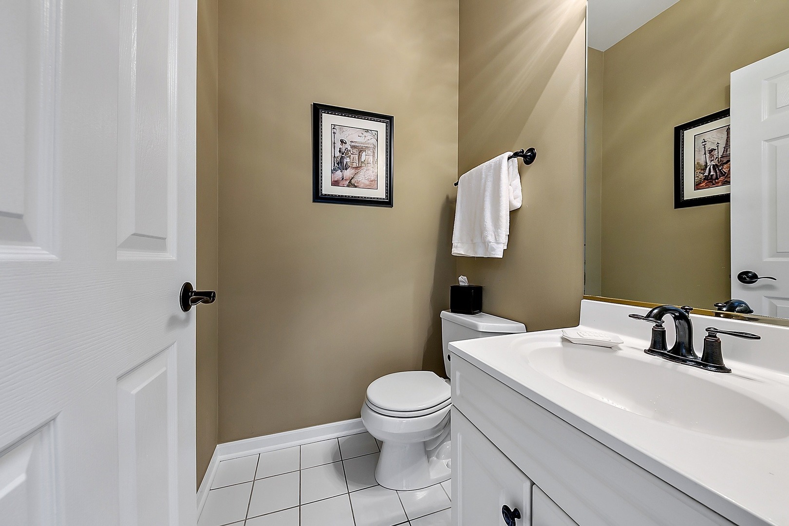 2086 Hallmark Court, Wheaton, IL 60187