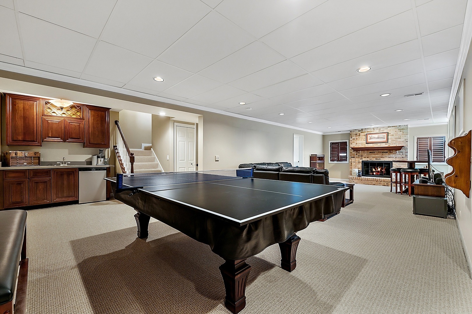 2086 Hallmark Court, Wheaton, IL 60187