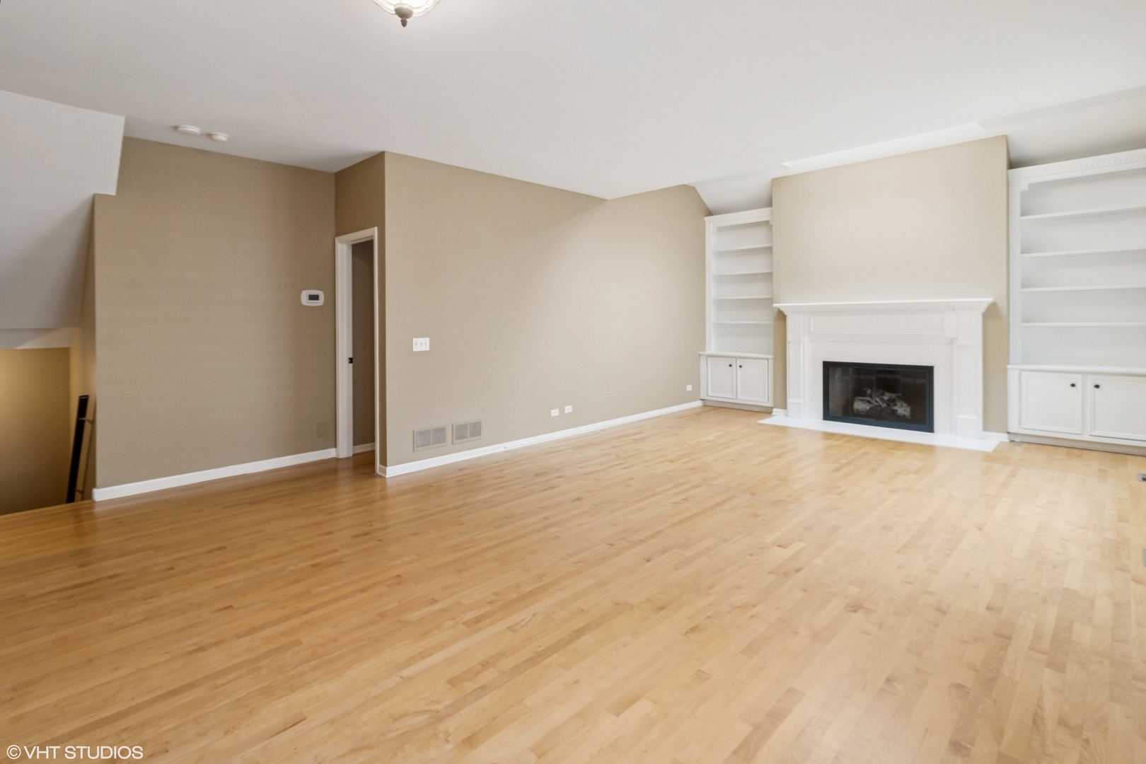 2086 Hallmark Court, Wheaton, IL 60187
