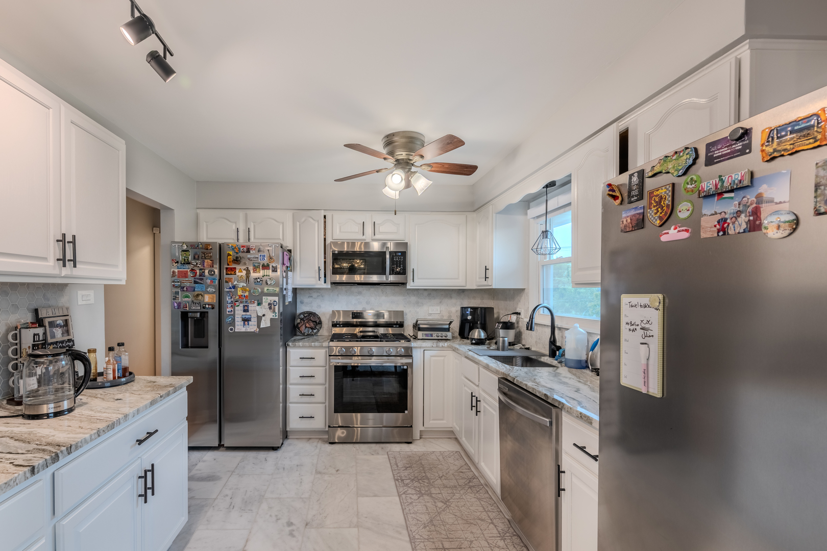 8106 W 89th Place, Hickory Hills, IL 60457