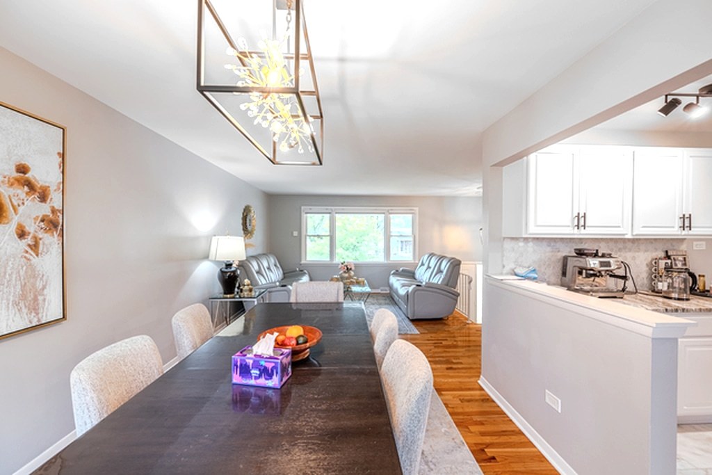 8106 W 89th Place, Hickory Hills, IL 60457