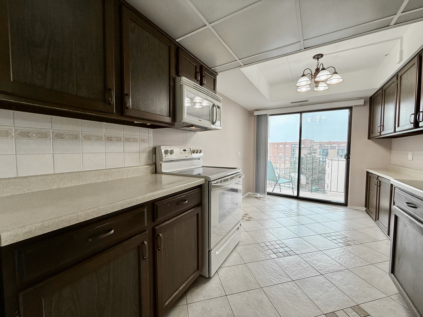 555 Graceland Avenue #505, Des Plaines, IL 60016