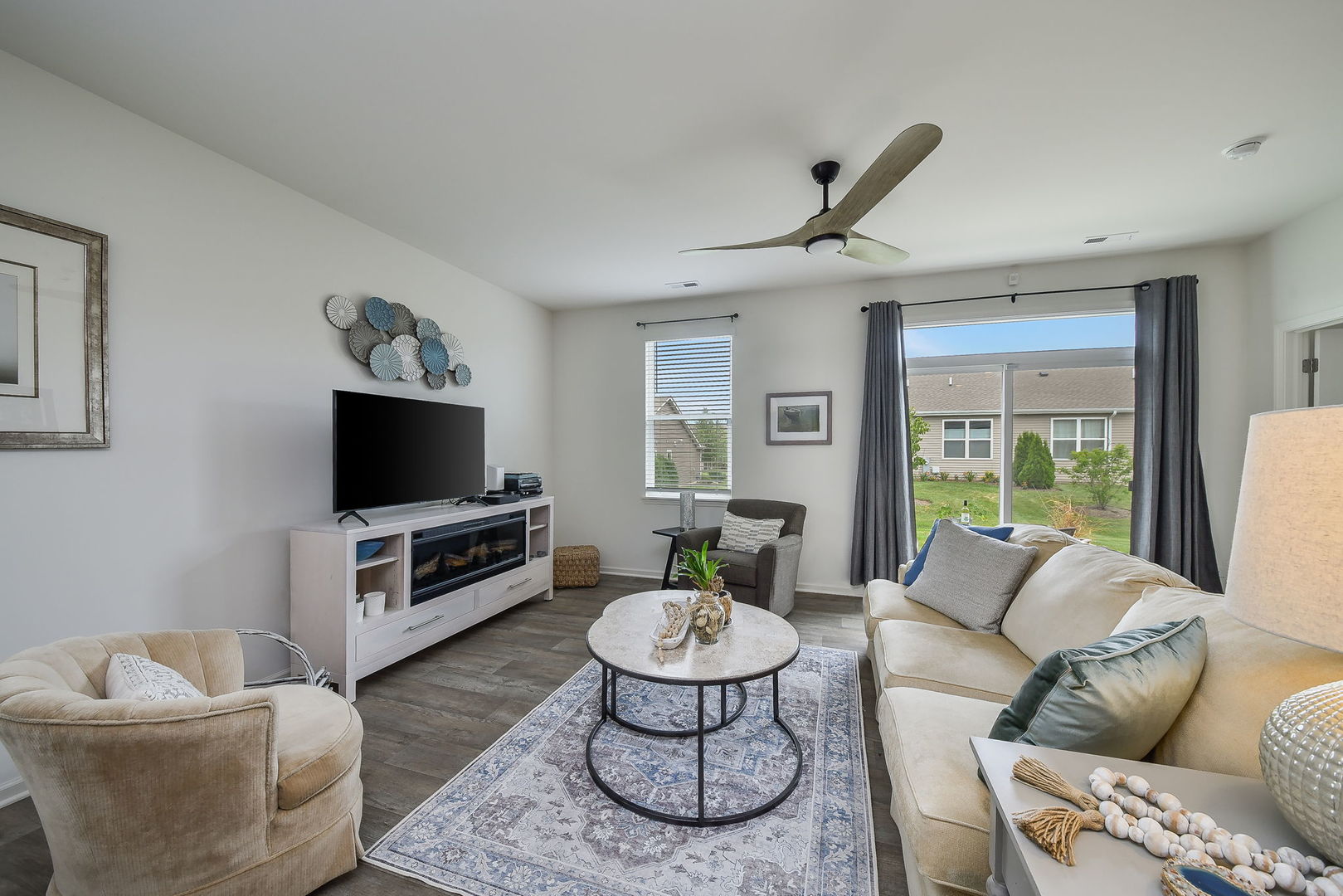 243 Sussex Lane, North Aurora, IL 60542