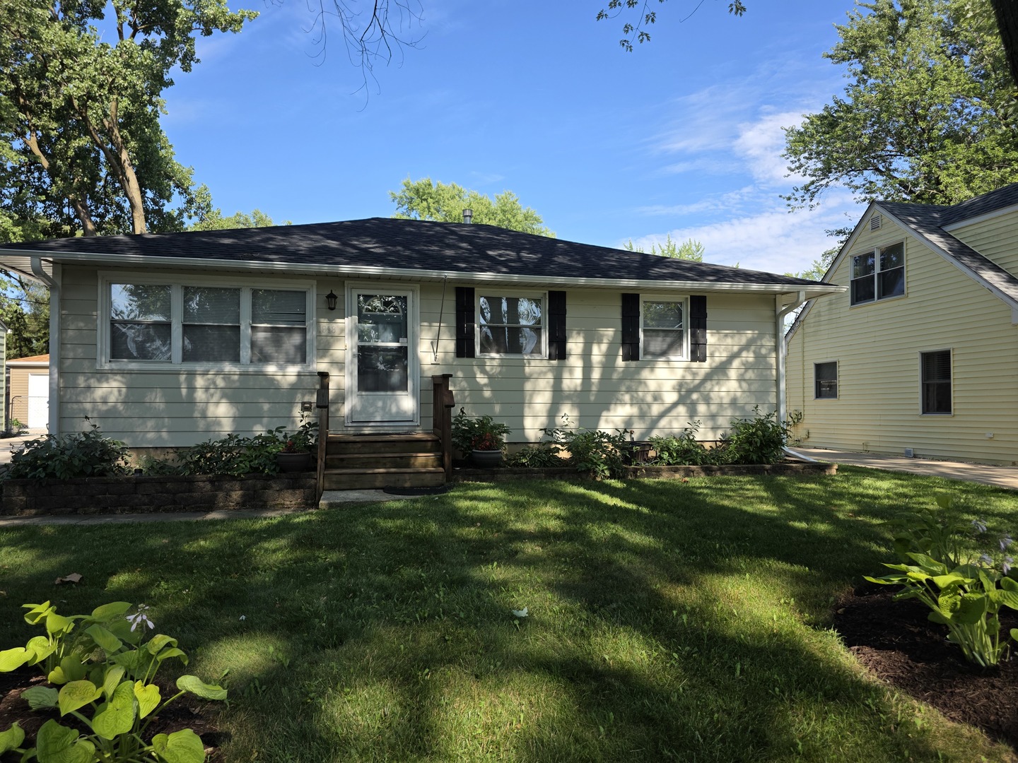 1818 S 4th Place, St. Charles, IL 60174