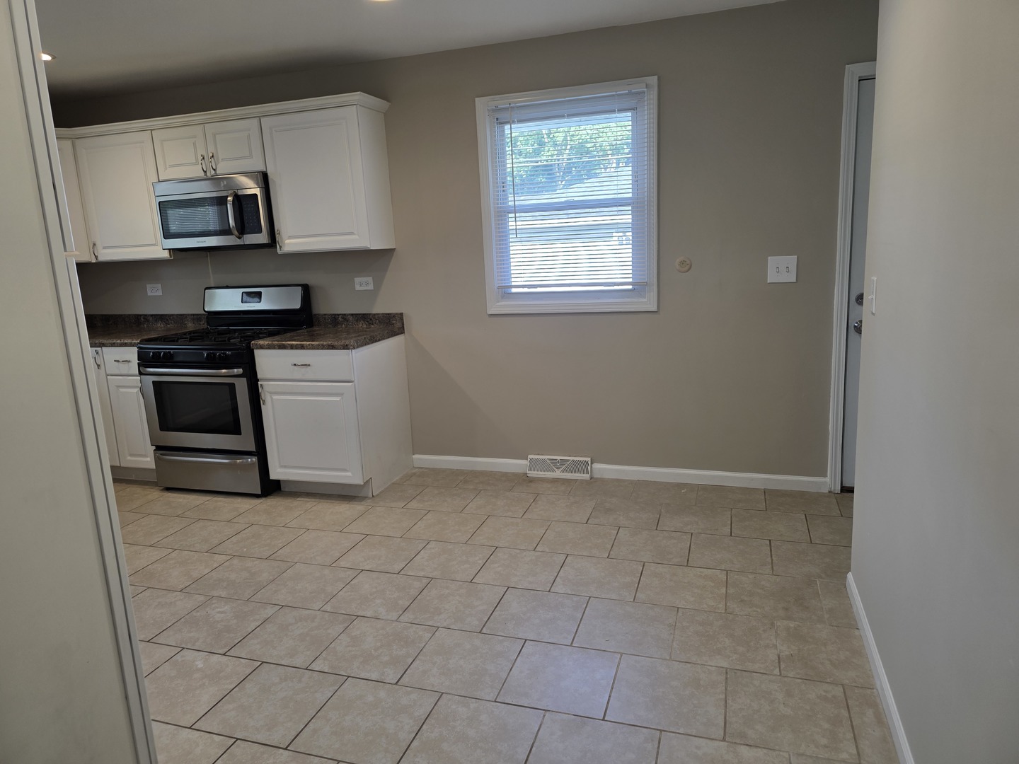 1818 S 4th Place, St. Charles, IL 60174