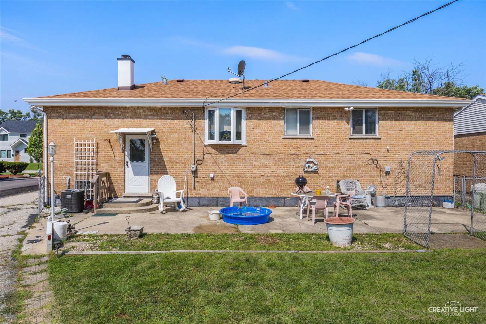 523 S Clarendon Avenue, Addison, IL 60101