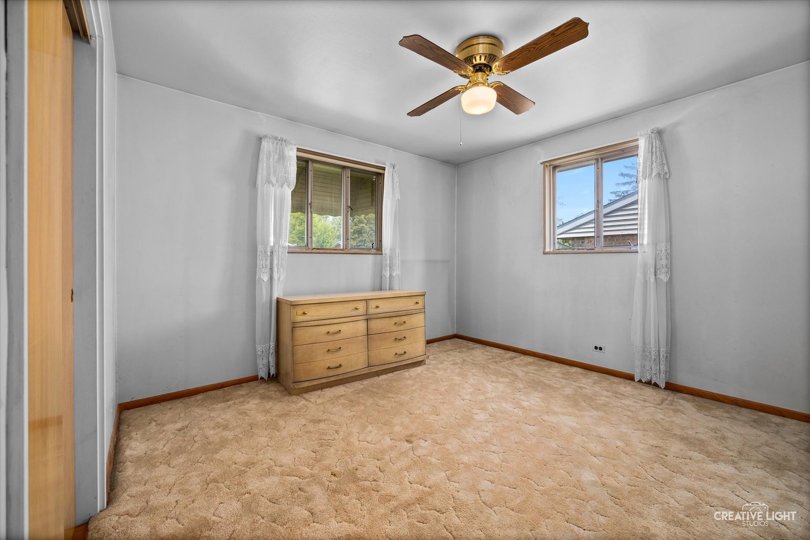 523 S Clarendon Avenue, Addison, IL 60101