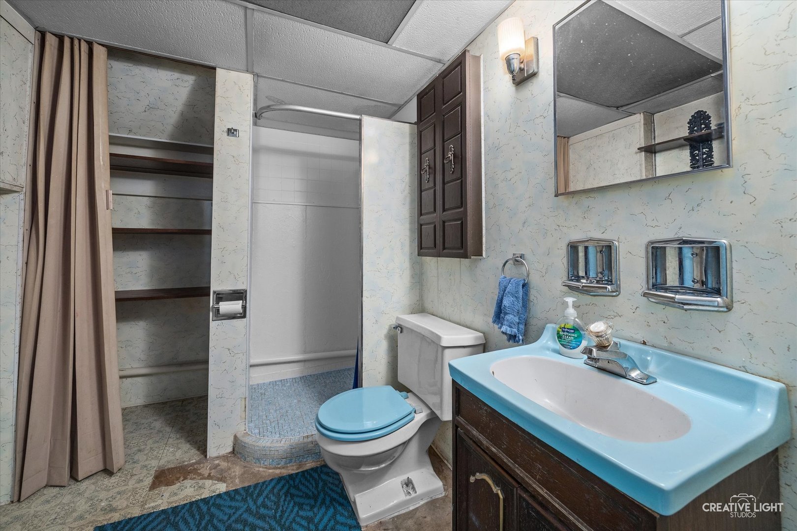 523 S Clarendon Avenue, Addison, IL 60101