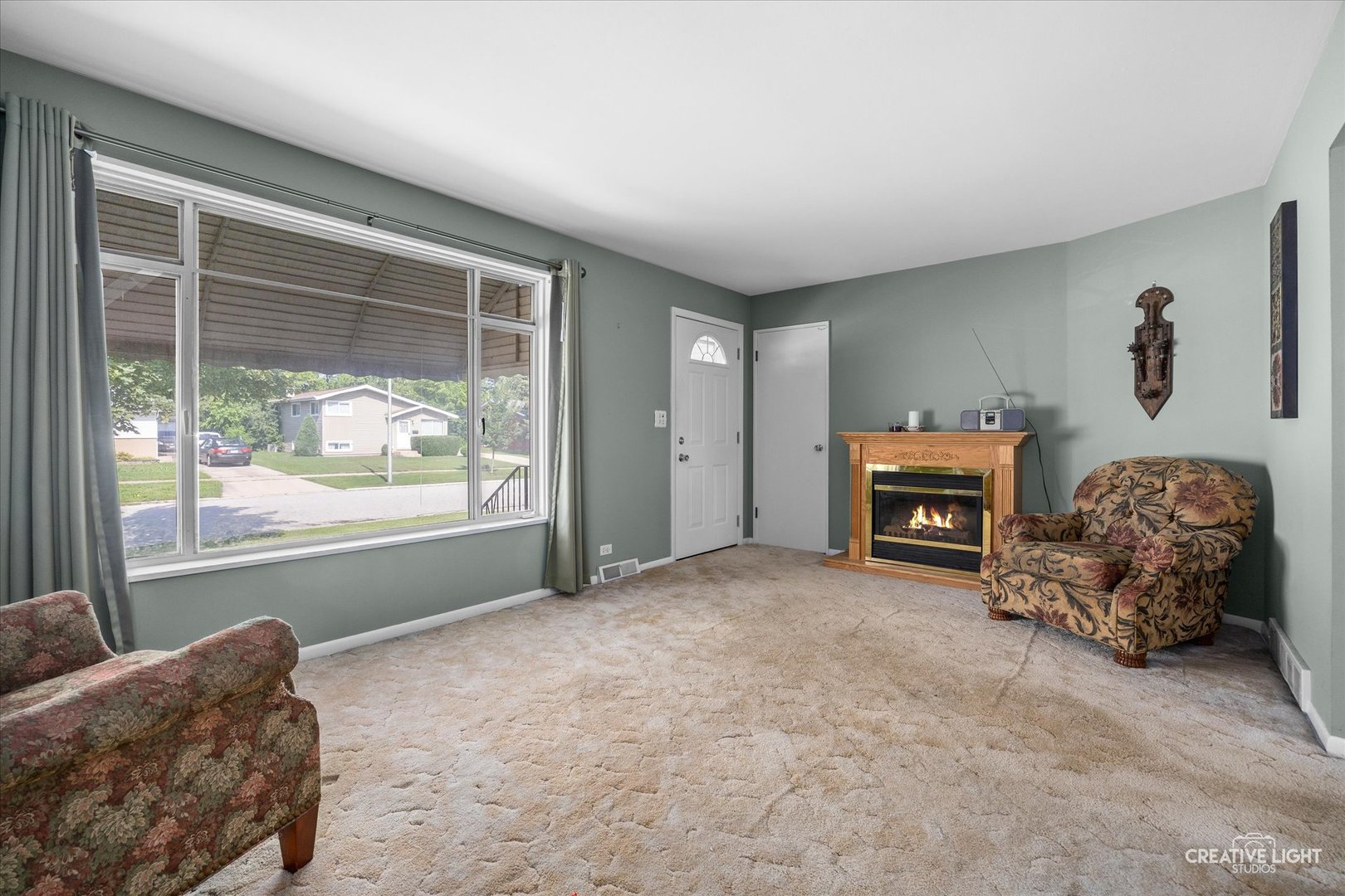 523 S Clarendon Avenue, Addison, IL 60101